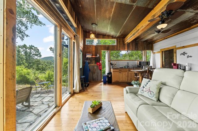553 Paradise Mountain Road, Canton, NC 28716