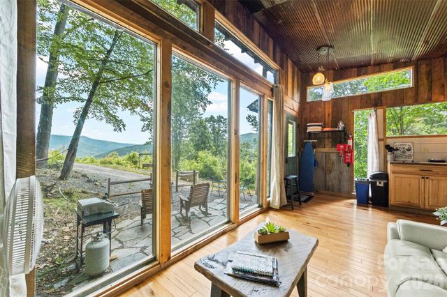 553 Paradise Mountain Road, Canton, NC 28716