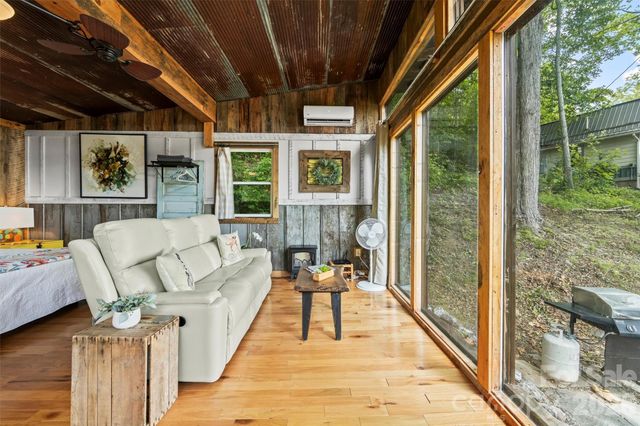 553 Paradise Mountain Road, Canton, NC 28716