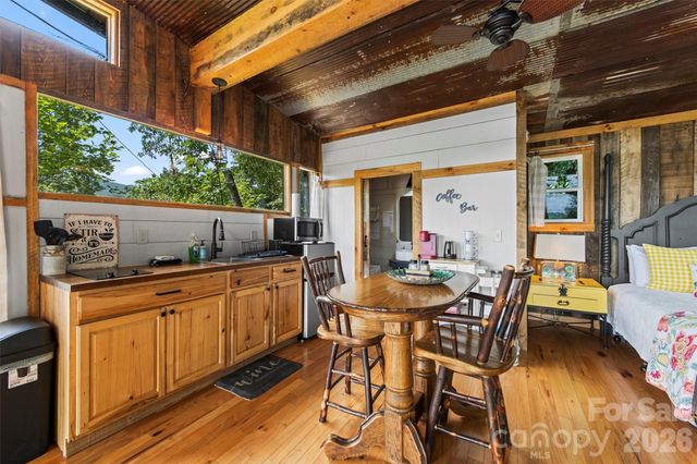 553 Paradise Mountain Road, Canton, NC 28716