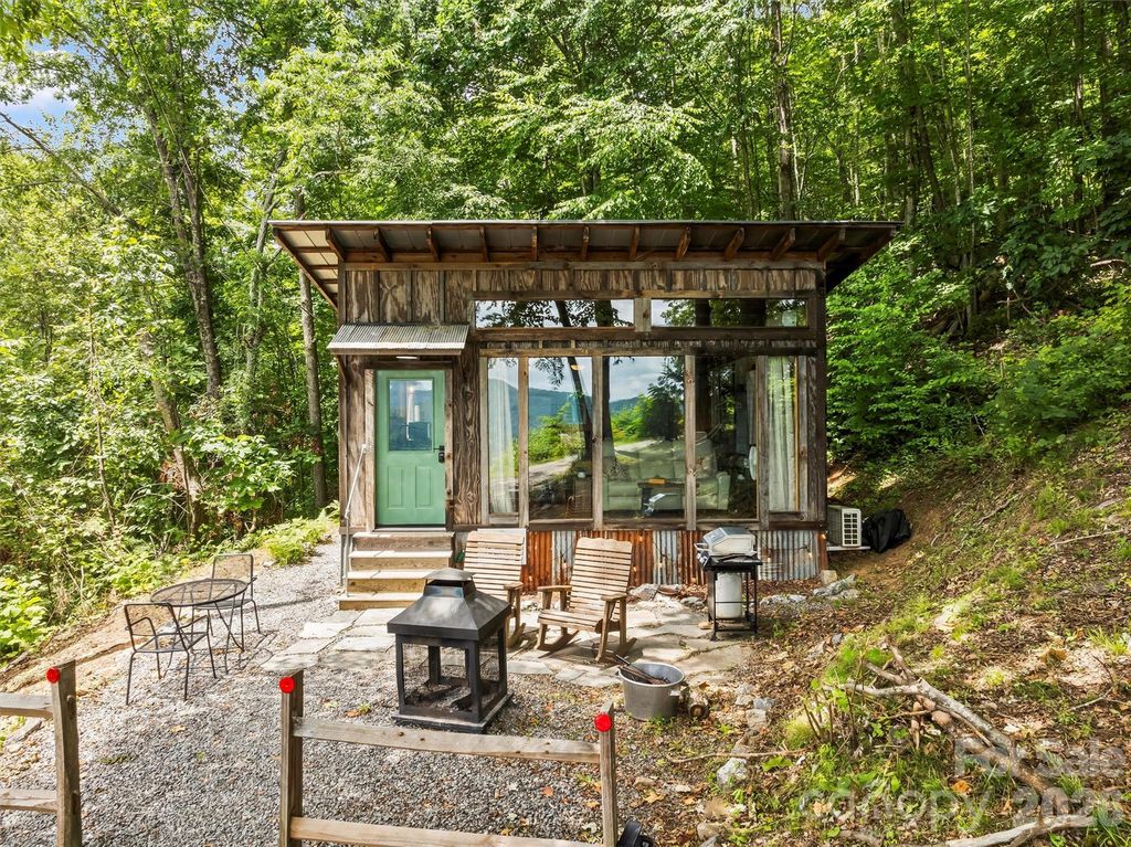 553 Paradise Mountain Road, Canton, NC 28716