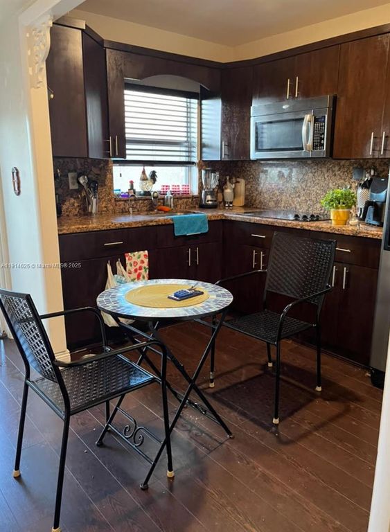 9360 Sunrise Lakes Blvd 302, Sunrise, FL 33322