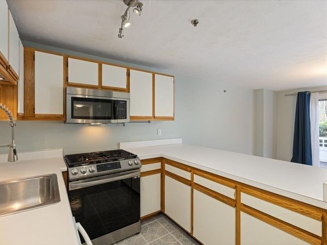 360 Littleton Rd F2, Chelmsford, MA 01824