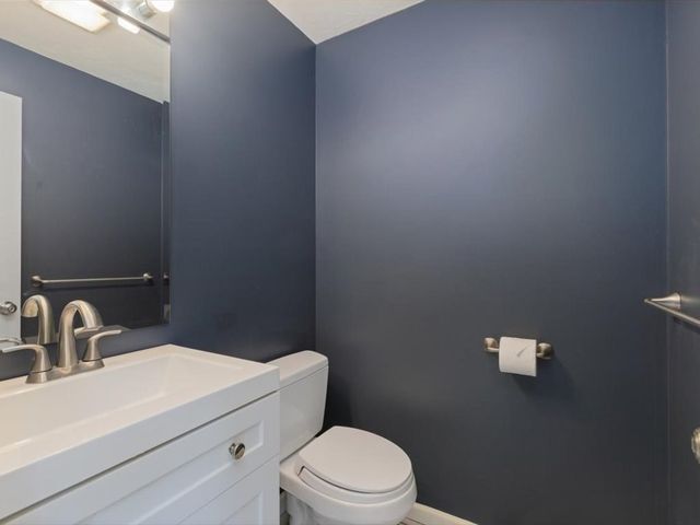 360 Littleton Rd F2, Chelmsford, MA 01824