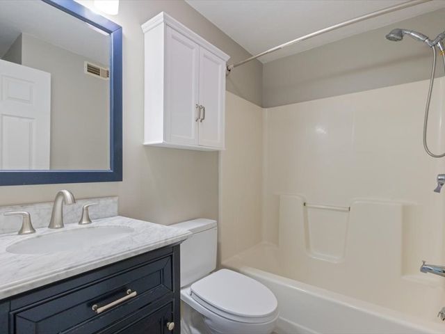 360 Littleton Rd F2, Chelmsford, MA 01824