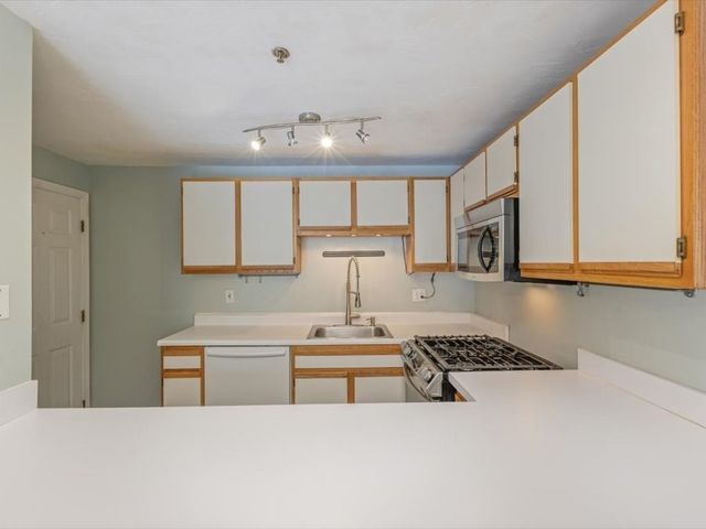 360 Littleton Rd F2, Chelmsford, MA 01824
