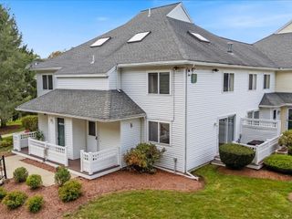 360 Littleton Rd F2, Chelmsford, MA 01824
