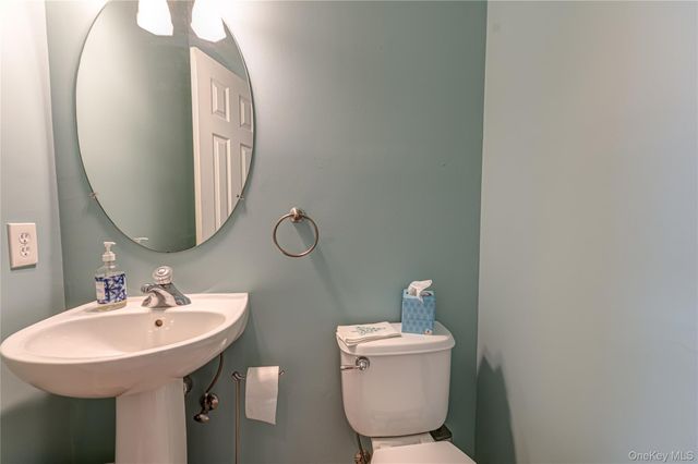 31 Cranberry Circle, Medford, NY 11763