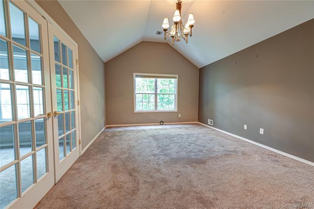 31 Cranberry Circle, Medford, NY 11763