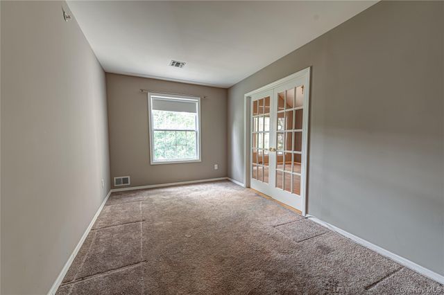 31 Cranberry Circle, Medford, NY 11763