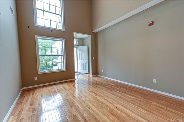 31 Cranberry Circle, Medford, NY 11763