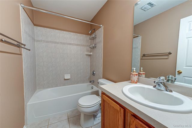 31 Cranberry Circle, Medford, NY 11763