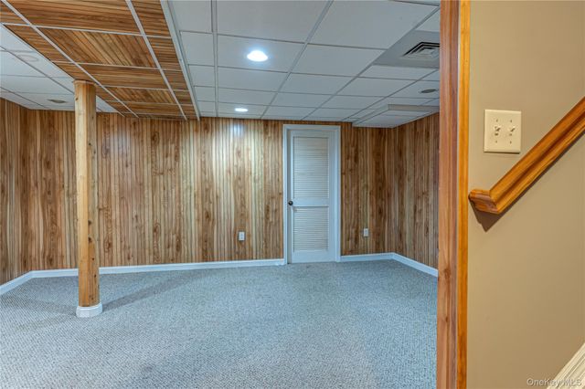 31 Cranberry Circle, Medford, NY 11763