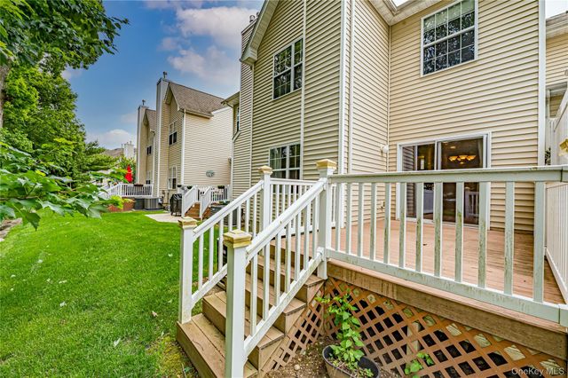 31 Cranberry Circle, Medford, NY 11763