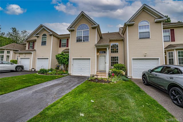 31 Cranberry Circle, Medford, NY 11763