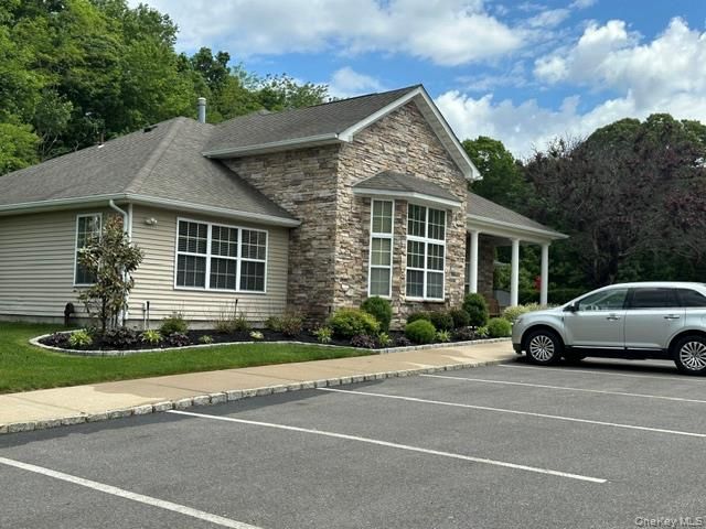 31 Cranberry Circle, Medford, NY 11763
