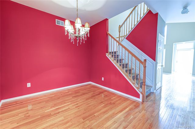 31 Cranberry Circle, Medford, NY 11763