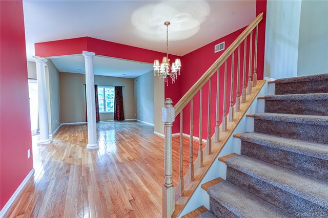 31 Cranberry Circle, Medford, NY 11763