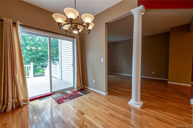 31 Cranberry Circle, Medford, NY 11763