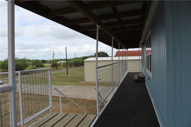 125 Lagarto Ferry, Mathis, TX 78368