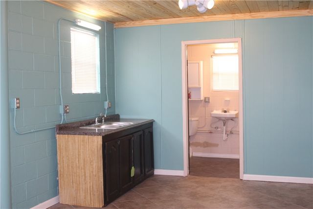 125 Lagarto Ferry, Mathis, TX 78368