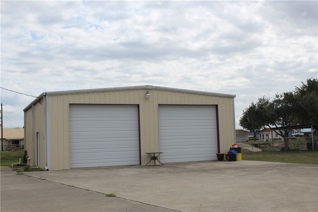 125 Lagarto Ferry, Mathis, TX 78368