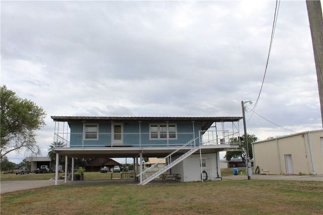 125 Lagarto Ferry, Mathis, TX 78368