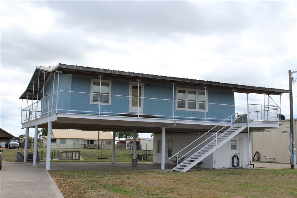 125 Lagarto Ferry, Mathis, TX 78368