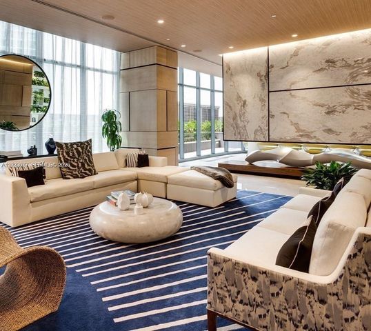 45 SW 9th St 3501, Miami, FL 33130
