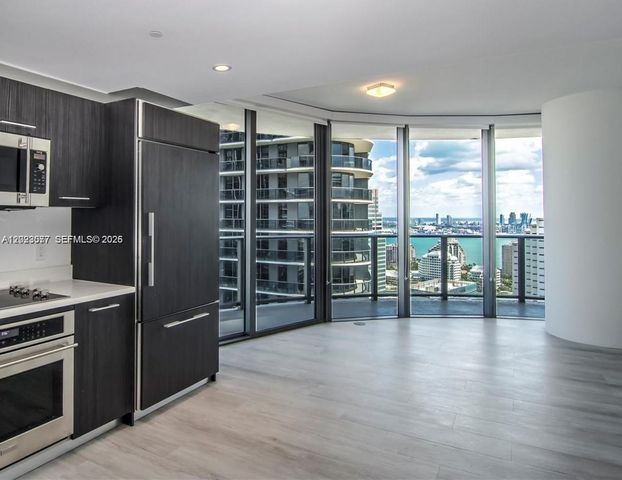 45 SW 9th St 3501, Miami, FL 33130