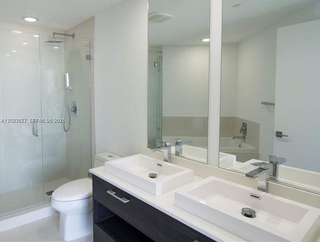 45 SW 9th St 3501, Miami, FL 33130