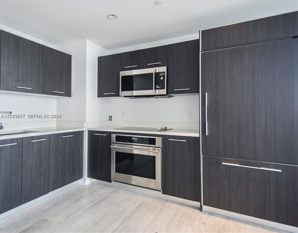 45 SW 9th St 3501, Miami, FL 33130