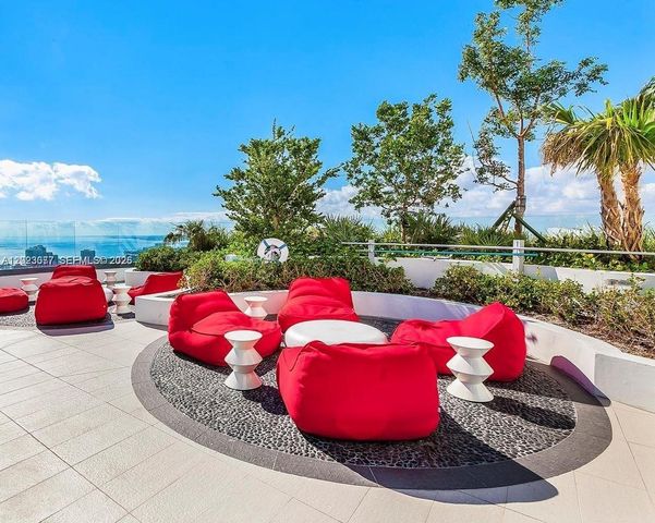45 SW 9th St 3501, Miami, FL 33130