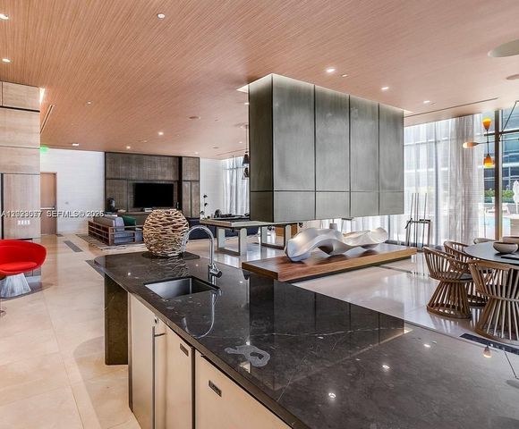 45 SW 9th St 3501, Miami, FL 33130