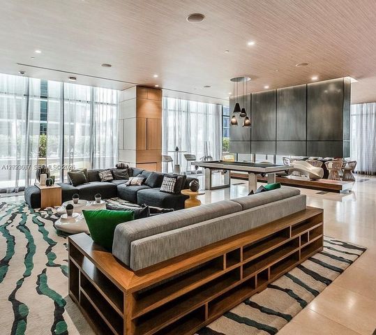 45 SW 9th St 3501, Miami, FL 33130