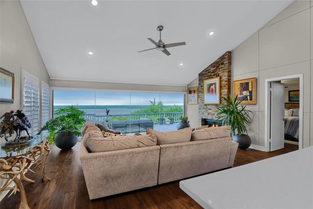 218 Island View Drive, Pottsboro, TX 75076