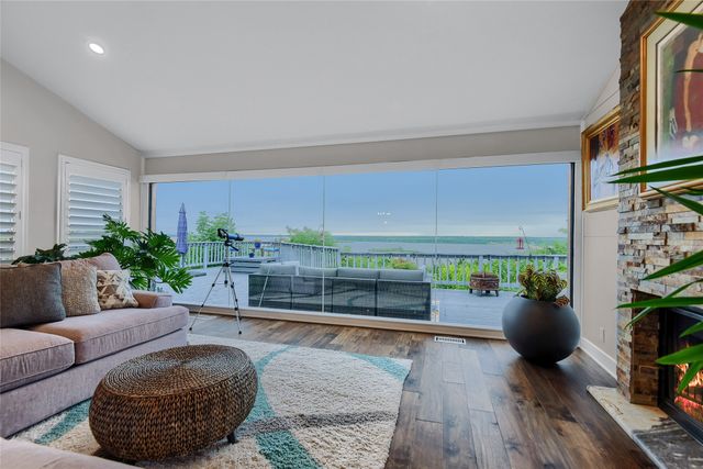 218 Island View Drive, Pottsboro, TX 75076