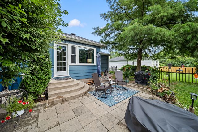 404 24th Avenue, East Moline, IL 61244