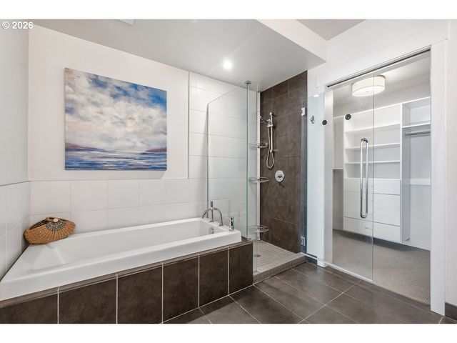 1310 Nw NAITO Pkwy 104A, Portland, OR 97209