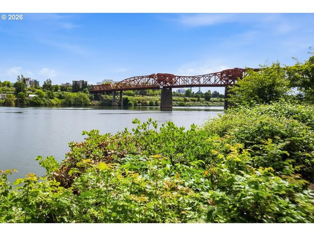 1310 Nw NAITO Pkwy 104A, Portland, OR 97209