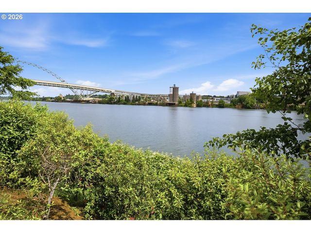 1310 Nw NAITO Pkwy 104A, Portland, OR 97209