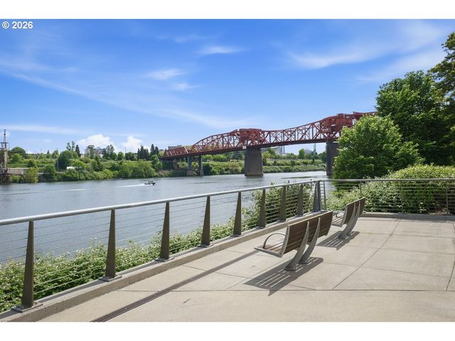 1310 Nw NAITO Pkwy 104A, Portland, OR 97209