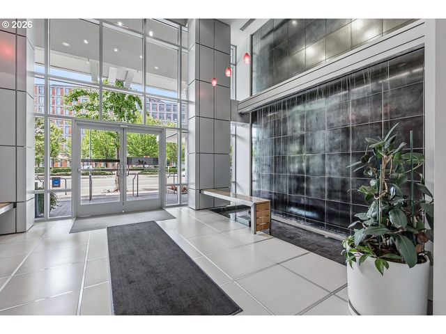 1310 Nw NAITO Pkwy 104A, Portland, OR 97209