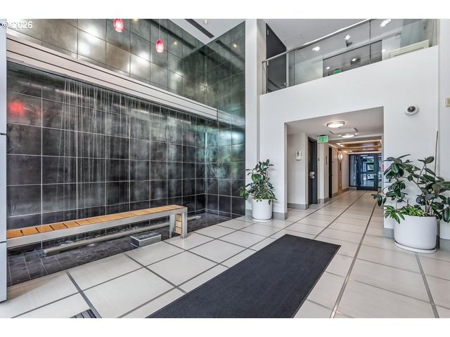 1310 Nw NAITO Pkwy 104A, Portland, OR 97209