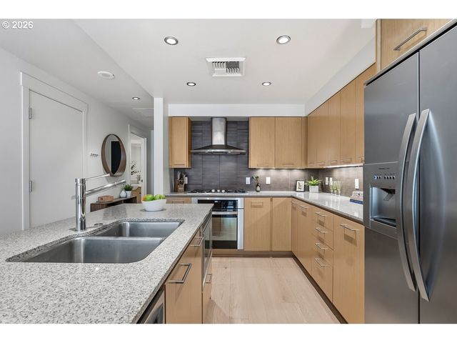 1310 Nw NAITO Pkwy 104A, Portland, OR 97209