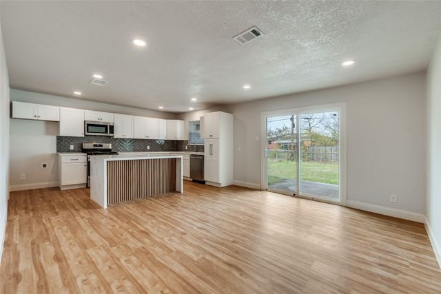 9535 Crestshire Drive, Dallas, TX 75227