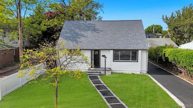 20 Howard Street, Hicksville, NY 11801