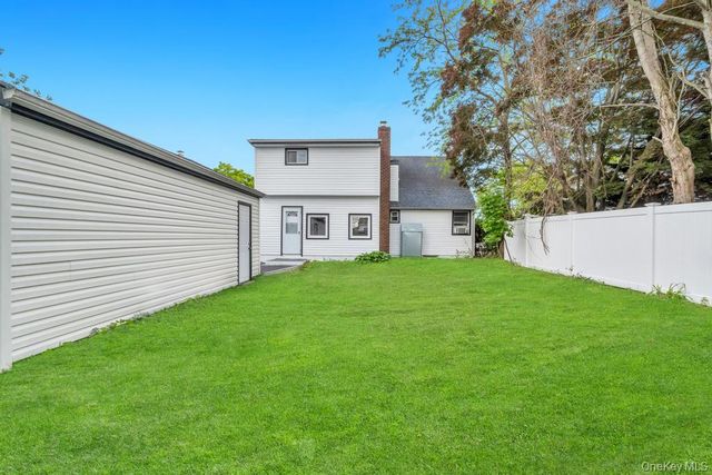 20 Howard Street, Hicksville, NY 11801