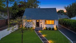 20 Howard Street, Hicksville, NY 11801
