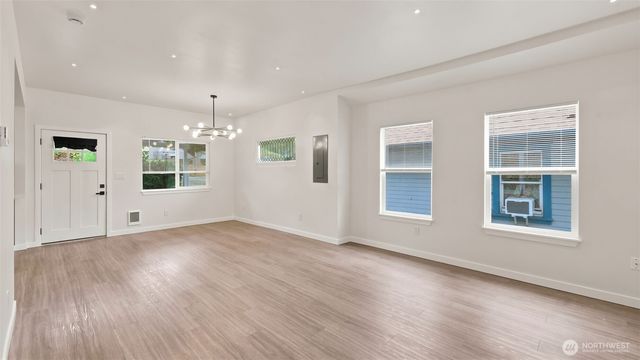 3315 E Grandview Avenue, Tacoma, WA 98404